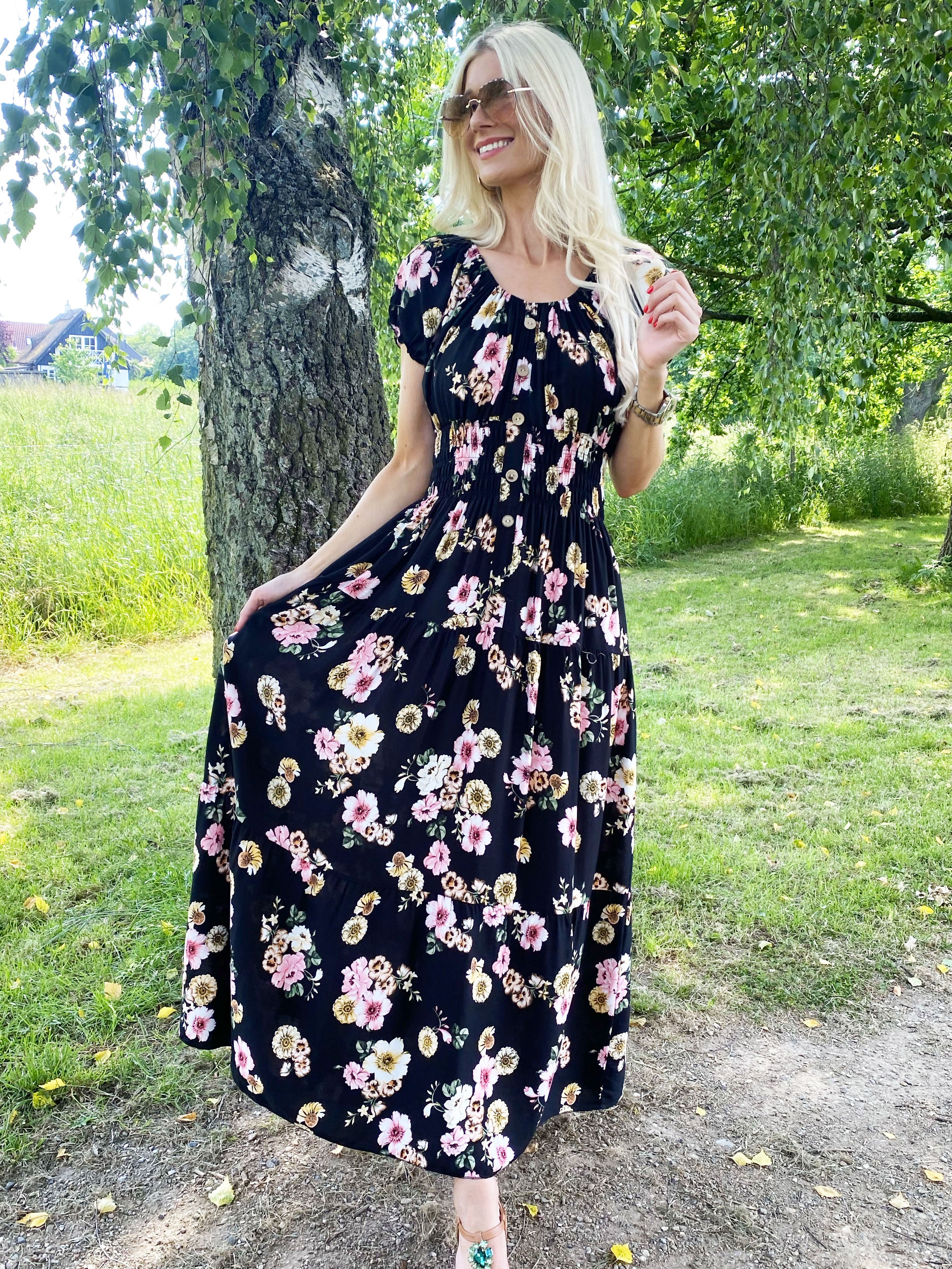 Gracia - Kjole med træknapper